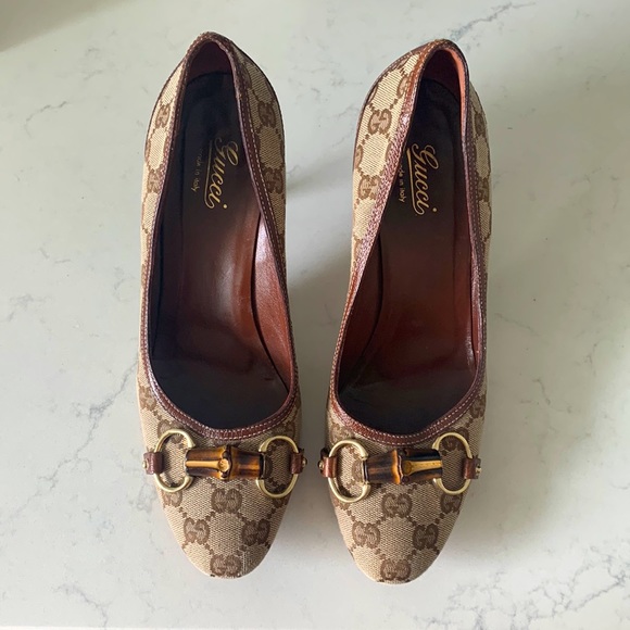 Gucci tan GG canvas and leather trim Bamboo Horsebit pumps. - Picture 2 of 12